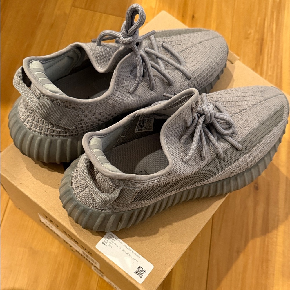 Yeezy Low-Top Knit Sneaker in Light Grey Like New Worn Once - Men Size 10